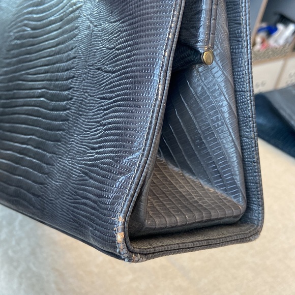 Gray Vintage Animal/ Snake Embossed Tote Purse Gold Hardware Double tote handle - Picture 9 of 10